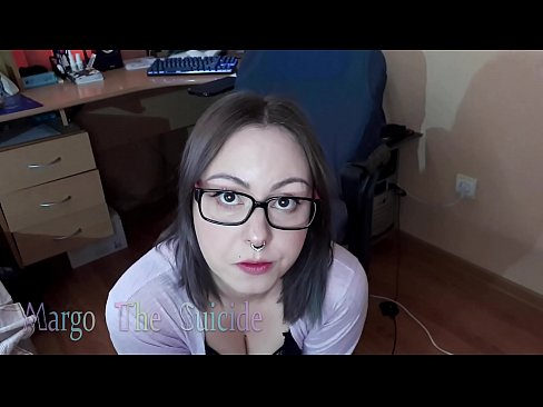 ❤️ Sexig tjej med glasögon suger Dildo djupt på kamera ❤ Sexvideo at us ❌️