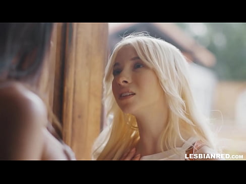 ❤️ Tjejen kommer hem några månader senare och slutar med att äta sin styvmors fitta. ❤ Sexvideo at us ❌️